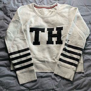 Tommy Hilfiger sweatshirt size M cropped